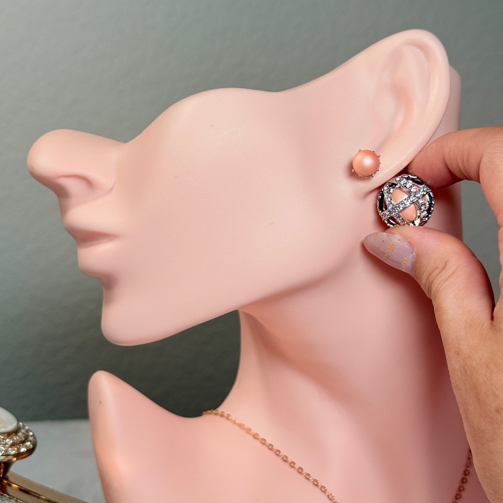 Elegant Peach Stud Earrings - Picture 4 of 7